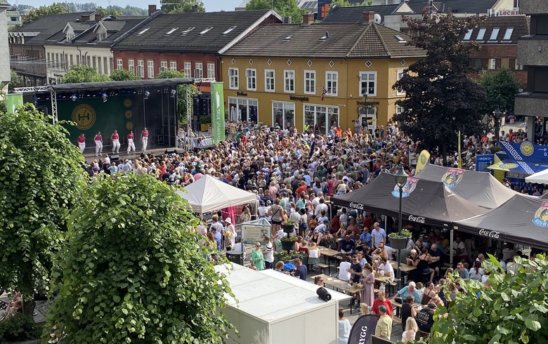Nå er det endelig midtsommer i Hønefoss!